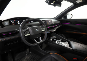 Подержанный автомобиль Changan UNI-V 2023 года (13 фото)