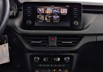 Подержанный автомобиль Skoda Rapid Liftback 2021 года (17 фото)