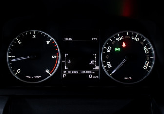 Подержанный автомобиль Land Rover Discovery 2014 года (13 фото)