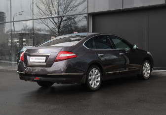 Подержанный автомобиль Nissan Teana 2010 года (5 фото)