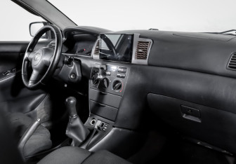 Подержанный автомобиль Toyota Corolla Sedan 2004 года (9 фото)