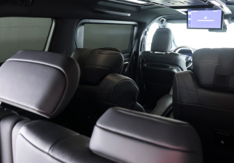 Подержанный автомобиль Toyota Alphard 2023 года (11 фото)