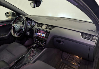 Подержанный автомобиль Skoda Octavia RS Wagon 2020 года (10 фото)