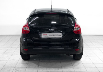 Подержанный автомобиль Ford Focus Hatchback 2014 года (5 фото)