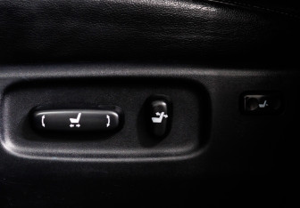Подержанный автомобиль Toyota Land Cruiser Suv 2013 года (16 фото)