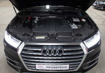 Подержанный автомобиль Audi Q7 2017 года (9 фото)