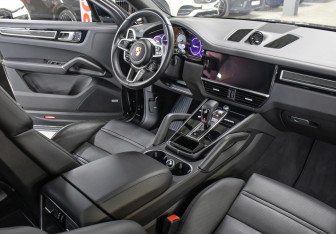 Подержанный автомобиль Porsche Cayenne 2021 года (12 фото)