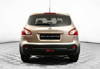 Подержанный автомобиль Nissan Qashqai 2013 года (6 фото)