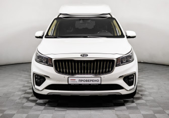 Подержанный автомобиль Kia Carnival 2019 года (2 фото)