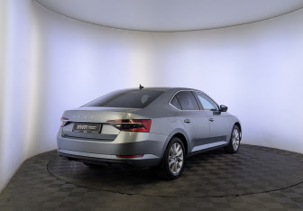 Подержанный автомобиль Skoda Superb Liftback 2019 года (5 фото)