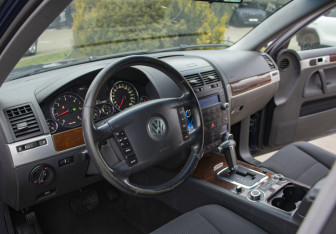 Подержанный автомобиль Volkswagen Touareg 2008 года (14 фото)