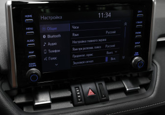 Подержанный автомобиль Toyota RAV4 2021 года (17 фото)
