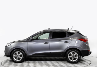 Подержанный автомобиль Hyundai ix35 2012 года (6 фото)
