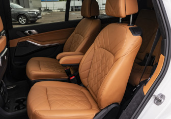 Подержанный автомобиль BMW X7 2024 года (16 фото)
