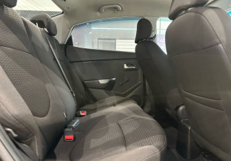 Подержанный автомобиль Kia Rio Sedan 2011 года (12 фото)