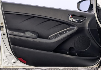 Подержанный автомобиль Kia Cerato Sedan 2015 года (19 фото)