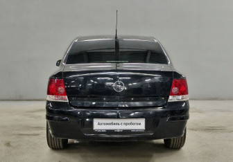 Подержанный автомобиль Opel Astra Sedan 2008 года (6 фото)