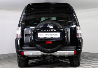 Подержанный автомобиль Mitsubishi Pajero 2011 года (6 фото)