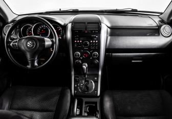 Подержанный автомобиль Suzuki Grand Vitara 2010 года (12 фото)