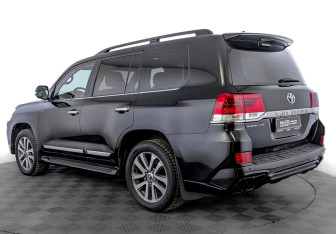 Подержанный автомобиль Toyota Land Cruiser Suv 2017 года (7 фото)