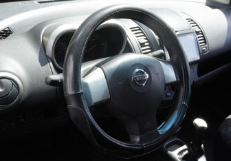 Подержанный автомобиль Nissan Note 2008 года (10 фото)