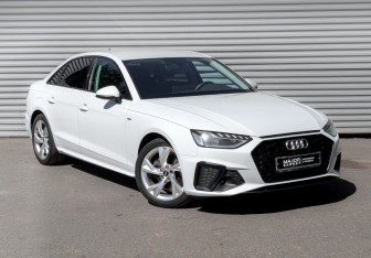 Подержанный автомобиль Audi A4 Sedan 2022 года (3 фото)