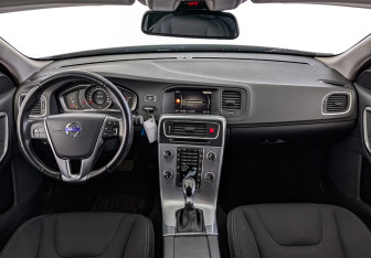 Подержанный автомобиль Volvo S60 2017 года (14 фото)