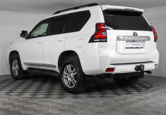 Подержанный автомобиль Toyota Land Cruiser Prado 2021 года (7 фото)