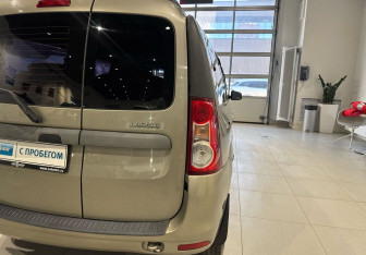 Подержанный автомобиль LADA (ВАЗ) Largus Wagon 2012 года (7 фото)