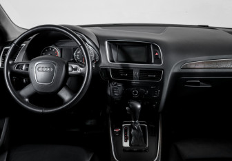 Подержанный автомобиль Audi Q5 2012 года (12 фото)