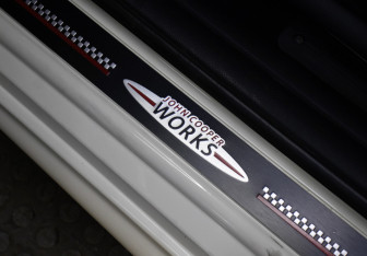 Подержанный автомобиль MINI Hatch 2016 года (25 фото)