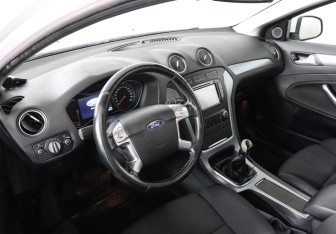 Подержанный автомобиль Ford Mondeo Sedan 2012 года (5 фото)