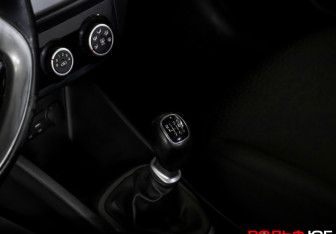 Подержанный автомобиль Kia Rio Sedan 2017 года (16 фото)