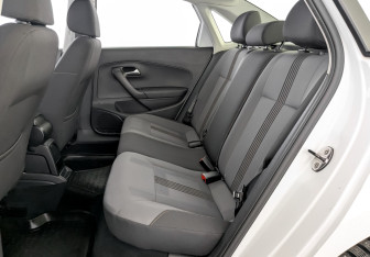 Подержанный автомобиль Volkswagen Polo Sedan 2016 года (12 фото)