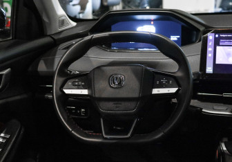 Подержанный автомобиль Changan UNI-S 2024 года (12 фото)