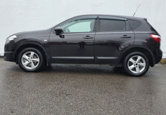 Подержанный автомобиль Nissan Qashqai 2012 года (8 фото)