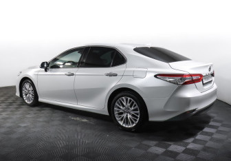 Подержанный автомобиль Toyota Camry Sedan 2018 года (7 фото)