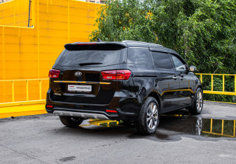 Подержанный автомобиль Kia Carnival 2019 года (4 фото)