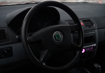 Подержанный автомобиль Skoda Fabia Hatchback 2001 года (12 фото)