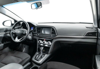 Подержанный автомобиль Hyundai Elantra Sedan 2020 года (5 фото)