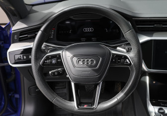 Подержанный автомобиль Audi A7 2021 года (16 фото)