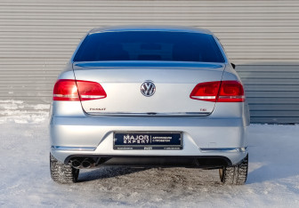 Подержанный автомобиль Volkswagen Passat Sedan 2012 года (6 фото)