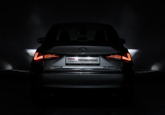 Подержанный автомобиль Lexus IS Sedan 2018 года (17 фото)