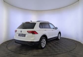 Подержанный автомобиль Volkswagen Tiguan 2021 года (5 фото)
