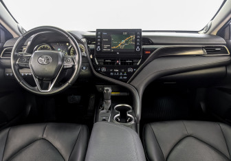 Подержанный автомобиль Toyota Camry Sedan 2021 года (14 фото)