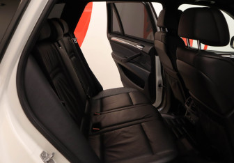 Подержанный автомобиль BMW X5 2013 года (17 фото)