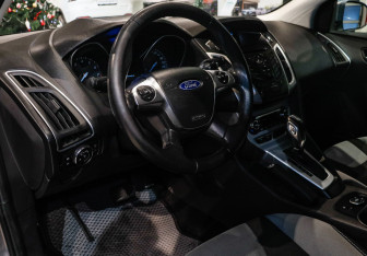 Подержанный автомобиль Ford Focus Hatchback 2013 года (12 фото)