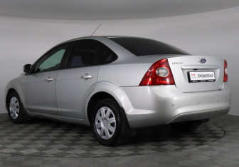 Подержанный автомобиль Ford Focus Sedan 2011 года (4 фото)