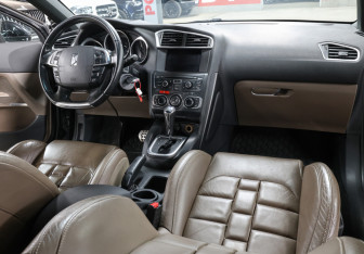 Подержанный автомобиль Citroen DS4 2012 года (11 фото)