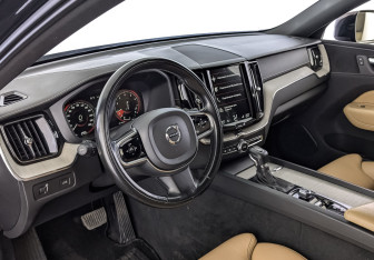 Подержанный автомобиль Volvo XC60 2020 года (15 фото)